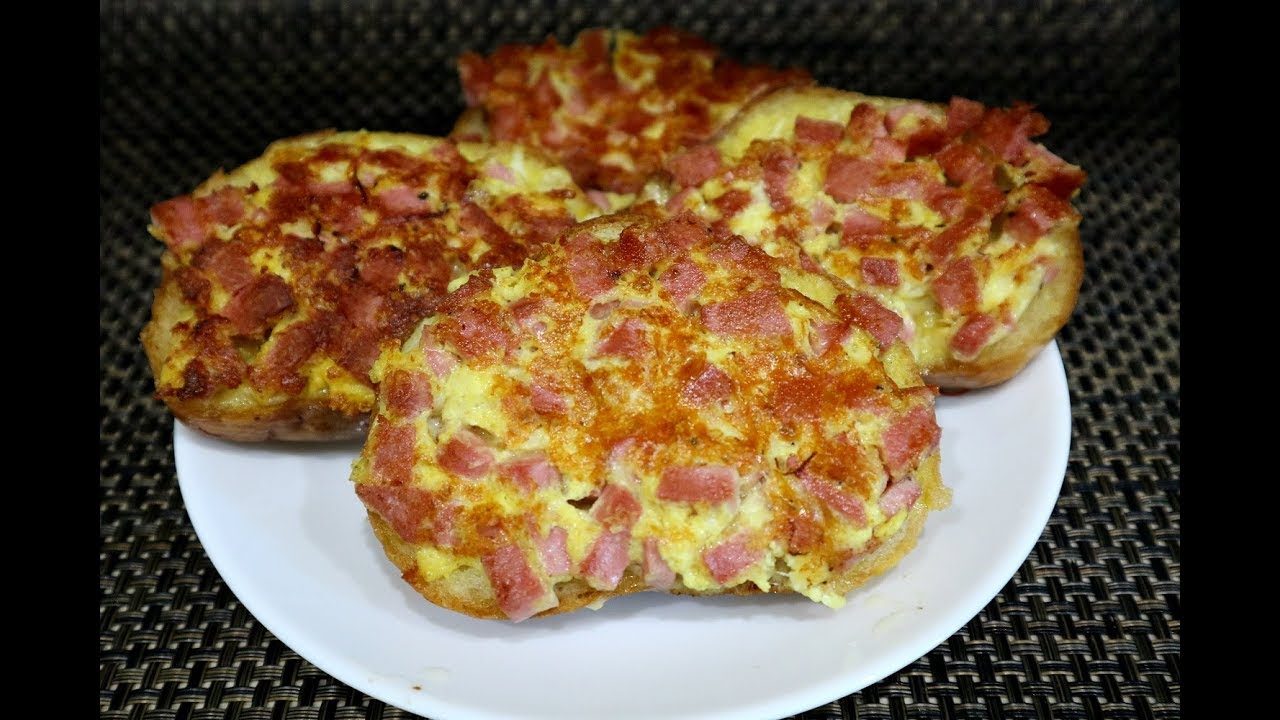 Горячие жареные бутерброды с сыром и колбасой