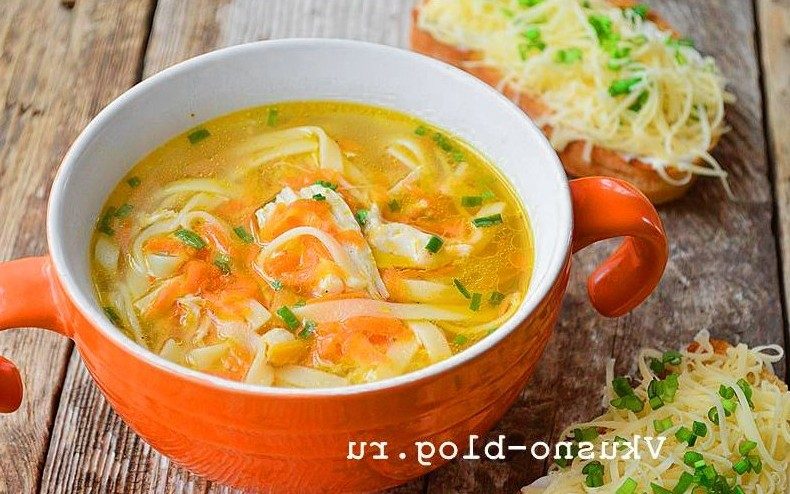 Куриный суп с домашней лапшой