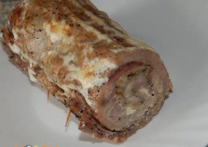 Сырный рулет из блина с чесноком