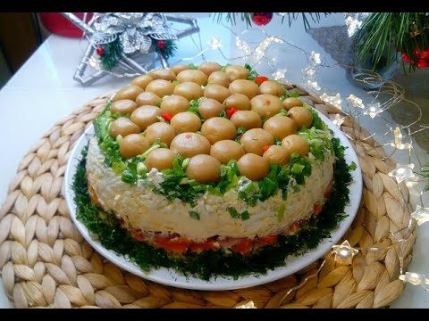 Слоёный салат «Грибы на опушке» с колбасой и картофелем