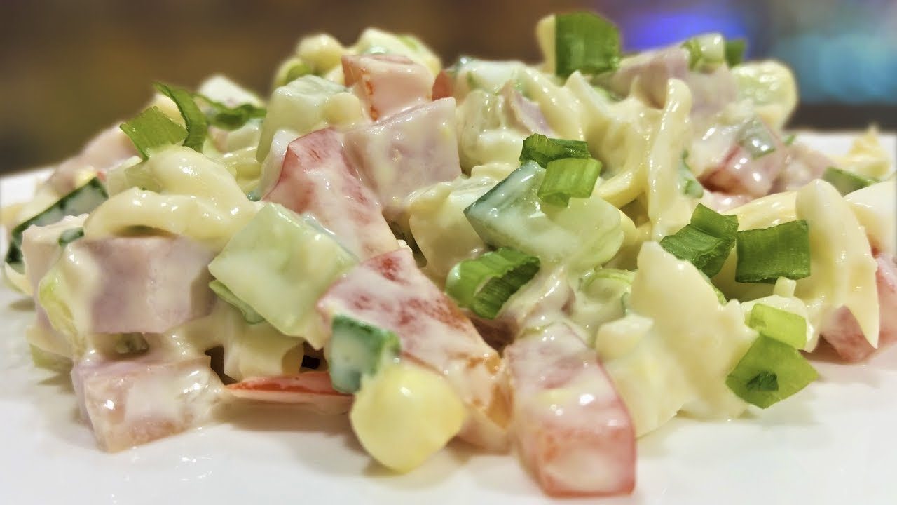 Слоёный салат с ветчиной, грибами и сыром