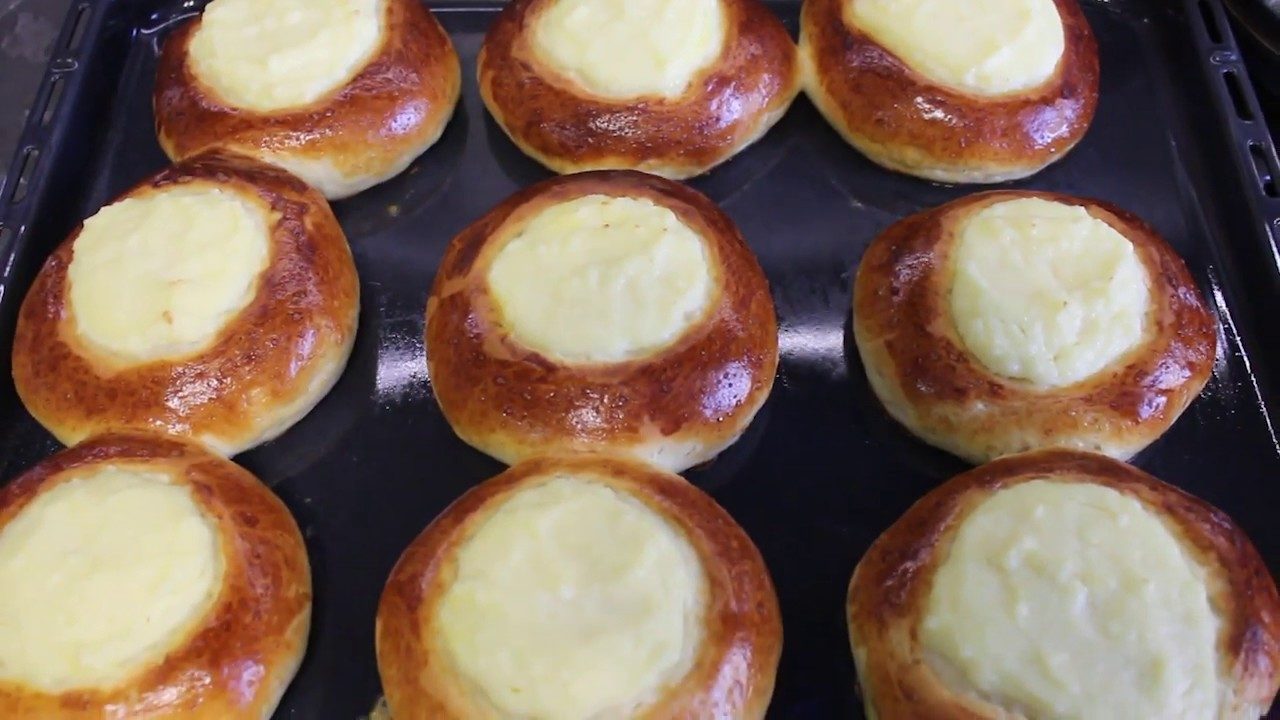 Как испечь вкусную ватрушку из творожной массы