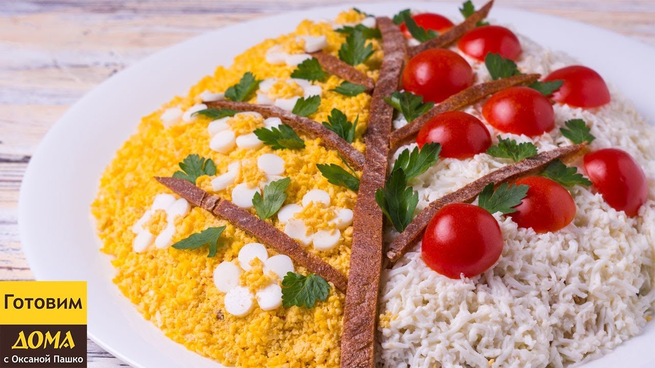 Весенний салат с крабовыми палочками и кукурузой